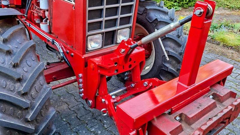 PRIEKŠĒJĀ UZKARE TRAKTORAM CAT. 2 1500KG - SARKANA (RAL 3000)