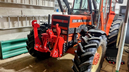 PRIEKŠĒJĀ UZKARE TRAKTORAM CAT. 2 1500KG - SARKANA (RAL 3000)